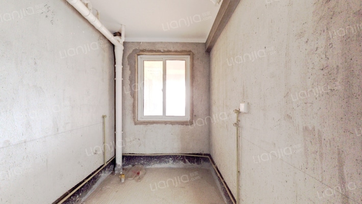 东海新村电梯房满二，毛坯3开间向阳，有小车库7平方。-卫生间