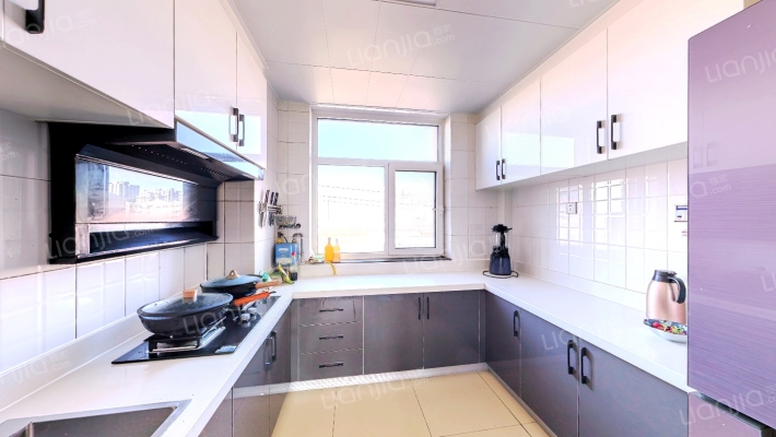 二康医院旁 绿茵小区正规三居 中间楼层 房本满-厨房