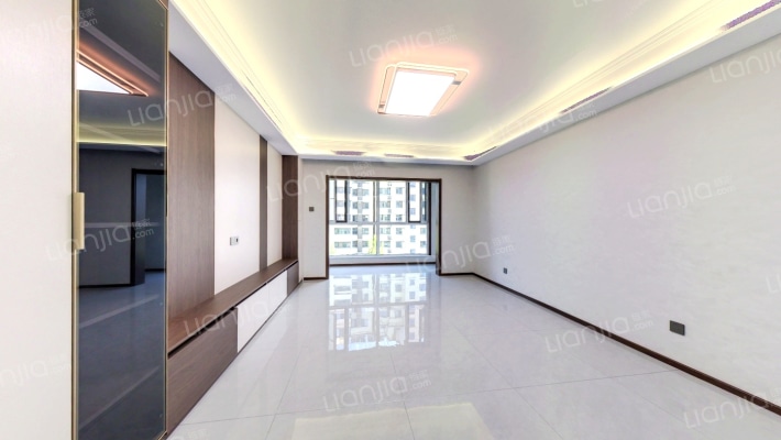 此房房产证满二了，南北通透大三居，带有车位-客厅