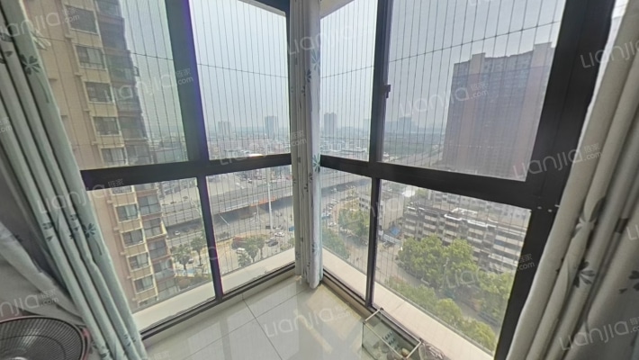 珠江云锦 ，两室两厅一厨一卫，电梯中层，拎包入住-阳台