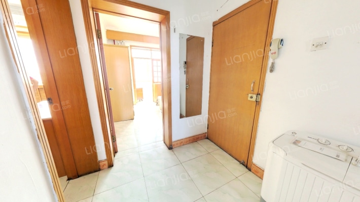 学园小区，小区环境好，处于华阳路主路旁，单位房。-餐厅