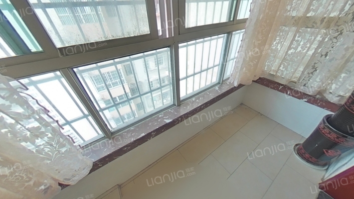解放路老城区繁华地段 电梯4+1房 精装修 可看江-阳台