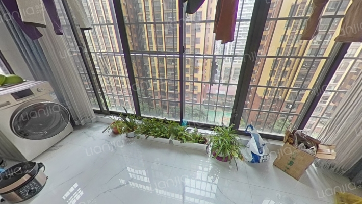 此房满二  小区环境优美 配套设施完善,华新大平层-阳台
