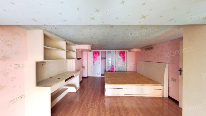 海 派 精 装 复 式 一 房 一 厅 出 售-卧室