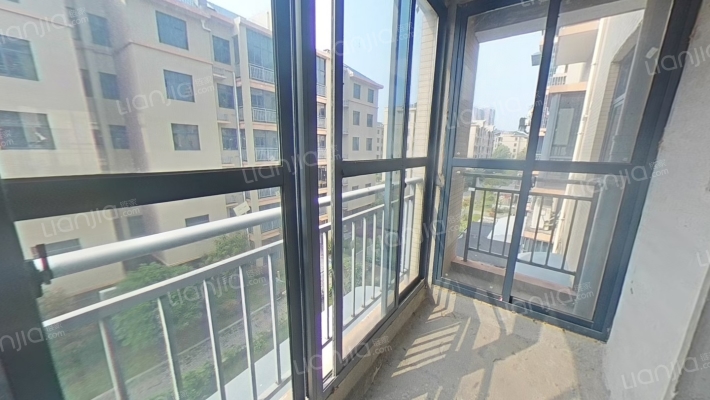 金星湘江苑新的园林小区毛胚房可自主装修-阳台