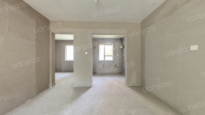 2024年交房，南北通透的三居室，楼前无其他楼栋-餐厅