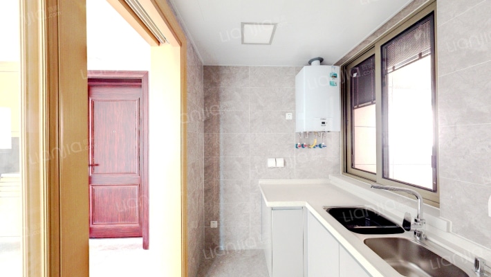 天玺开发商精装三房 户型方正 品质小区-厨房
