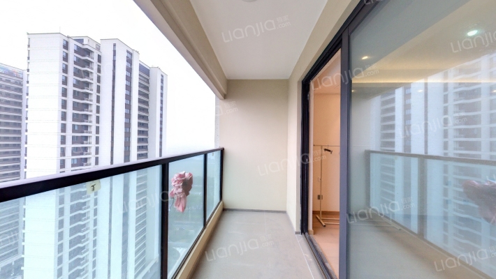海门招商国际，三室好楼层，开发商精装-阳台