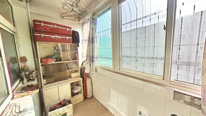 邯峰电厂家属院 中间楼层   带地下室 房龄新可贷款-阳台