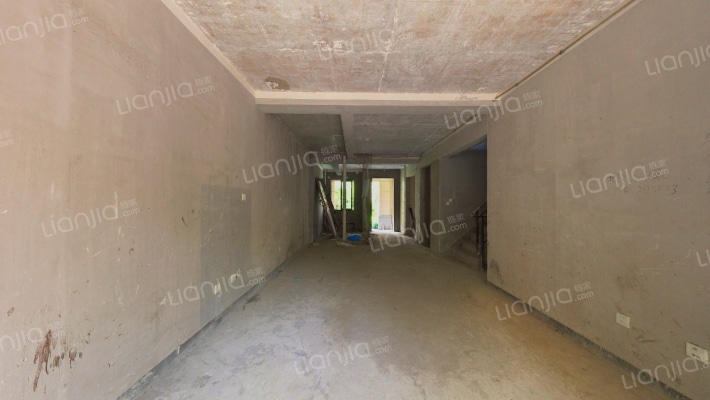 中间位置，土建改造好，安静，可谈-客厅