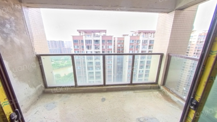 华新南南北通透大3房，户型方正视野开阔，看房方便-阳台