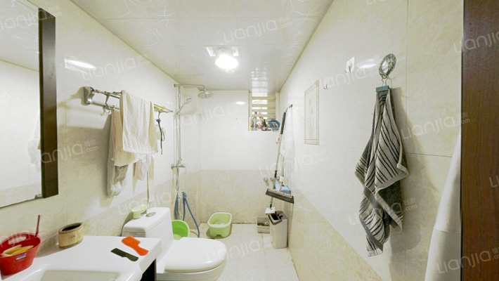 清香坪 蓝湖一期 四室精装好房出售   电梯小洋房-卫生间