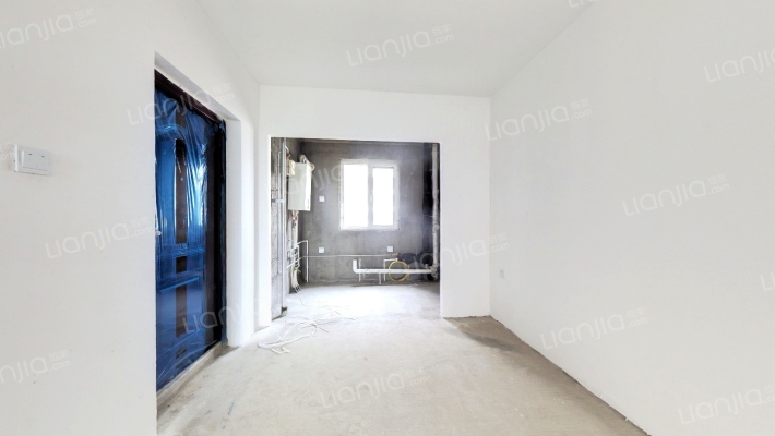 小区体量大，环境绿化好，小区内就是花园-餐厅