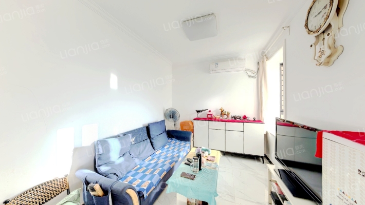 大社区，集中供暖，环境好一居室-客厅