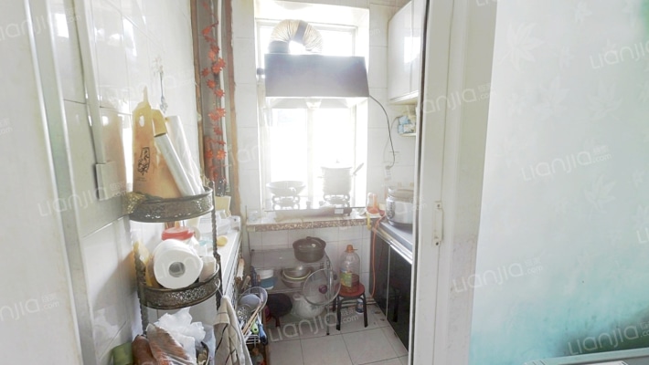 板楼采光视线不受影响 带楼下门房-厨房