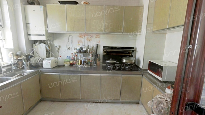 此房满二税费低，带车位地下室 好楼层 采光视野好-厨房