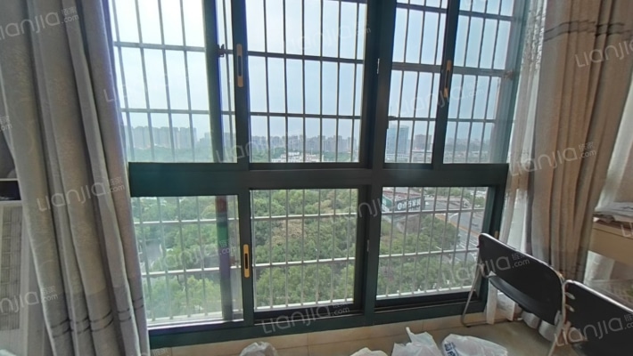 观平湖风景，华新精装电梯三房，毛坯价格-阳台
