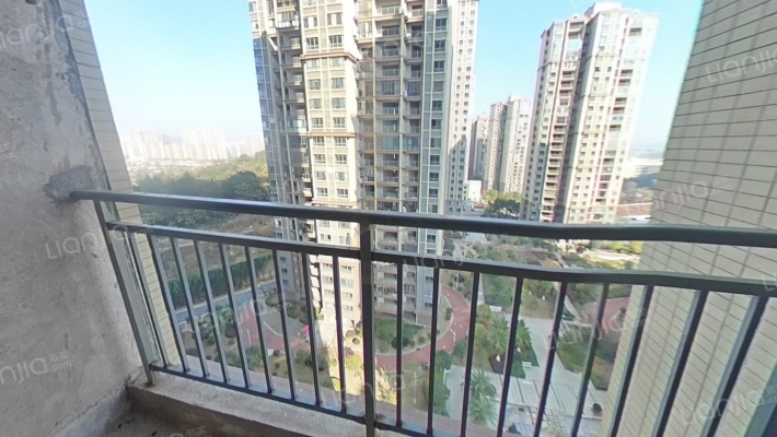 珠晖区幸福香颂 万达商圈 大学城旁，全新毛坯-阳台