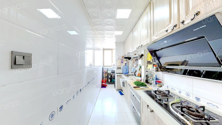 全屋精装修，满五唯一，电梯房的凤凰层-厨房