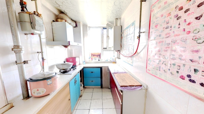 新市区石油新村德港万达2014年地暖2室简装可按揭-厨房