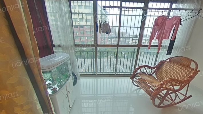 湘江河边康新花园南北通透4房2厅精装拎包入住产权清晰-阳台