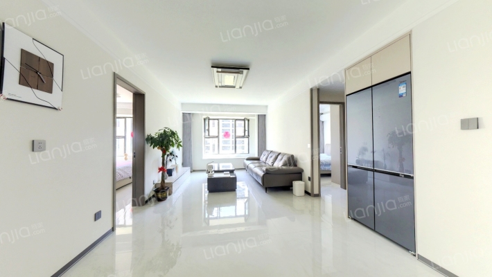 本房是经典的四叶草户型，南北三通透，双明卫，好楼层-客厅