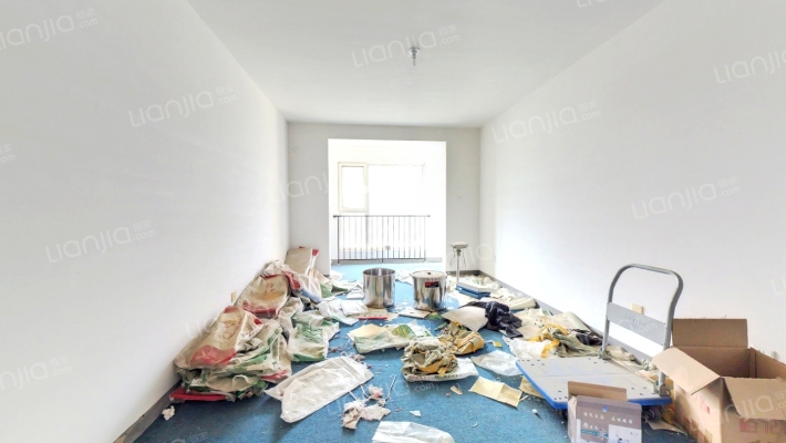 南北向3居 户型方正 全天采光 视野开阔-客厅