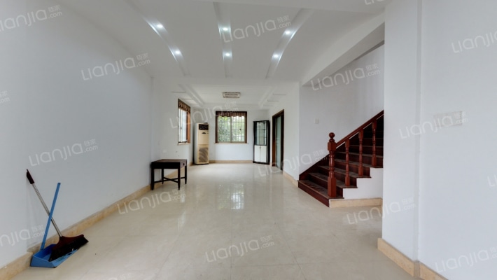 静湖别墅二手房实景图