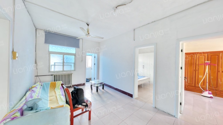 勤教站家属院二手房实景图