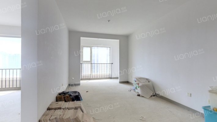 近小门 出入方便 朝南2居 满五 03户 视野好-客厅