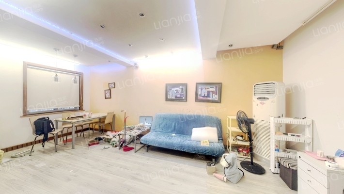 繁荣社区二手房实景图