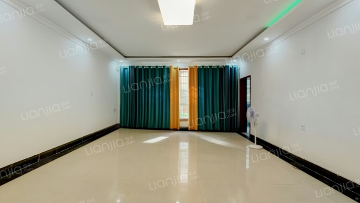 公务员小区二手房实景图