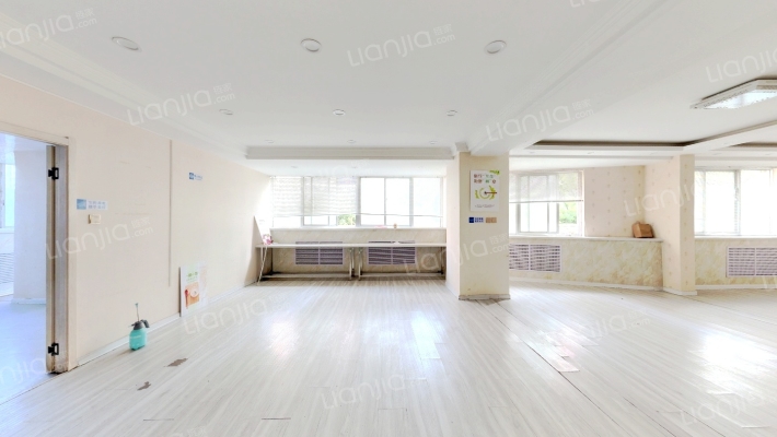 国贸大厦写字楼二手房实景图