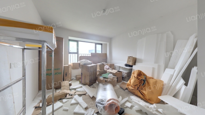 南北通透两居，前面水系，视野好，物业服务好-客厅