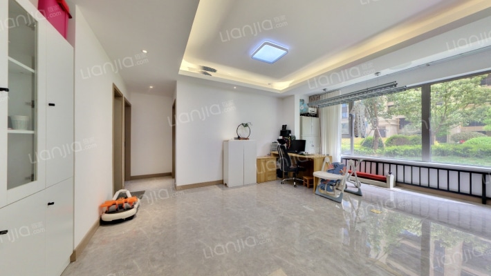 绿地新里里尔公馆二手房实景图