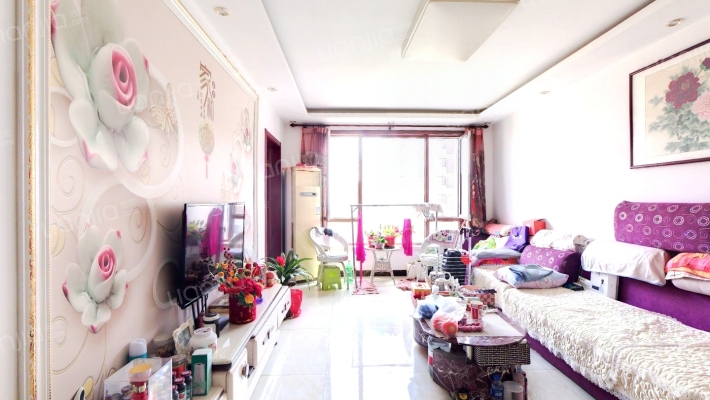 此房全南向，位置好，采光充足，看房方便,南向三居.-客厅