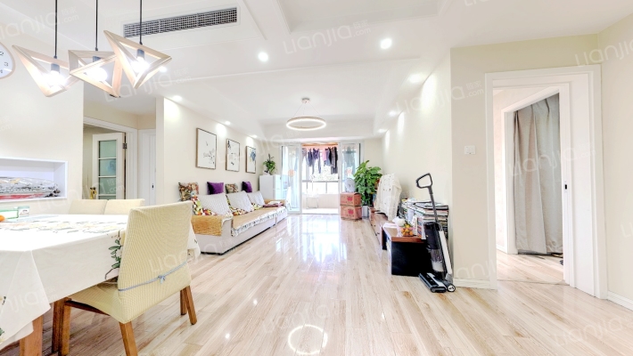 保利锦湖林语南区二手房实景图