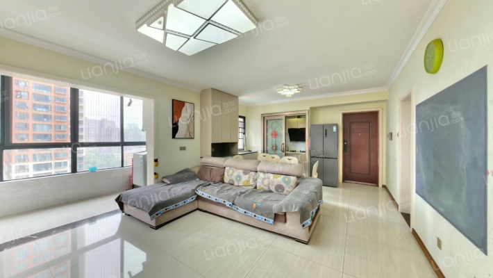 弘德西街好莱城二手房实景图