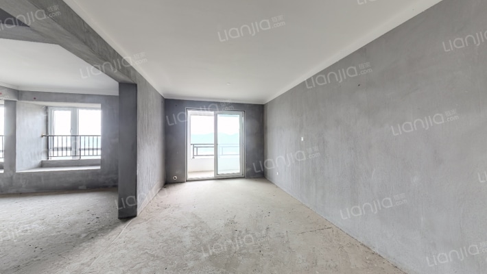 亚隆它山郡二期二手房实景图