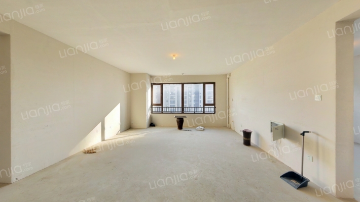 中铁逸都E区二手房实景图