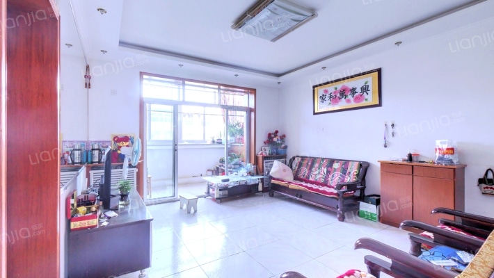 此房房本满五唯一，中直单位物业保障，社区成熟-客厅