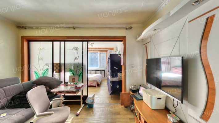 朝鲜小学教工楼二手房实景图