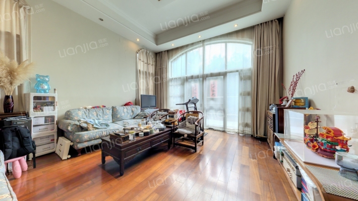 英郡雷丁小城二手房实景图