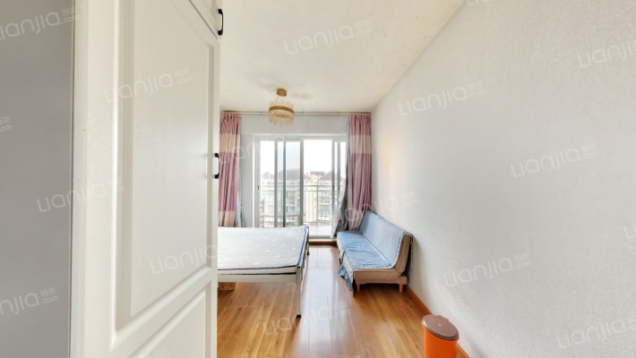 万基金蓝湾二手房实景图