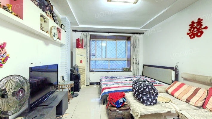 冠云路 正规南北通透两居，好楼层，带地下室，急售-客厅