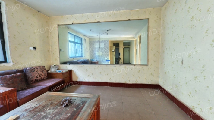 区经委家属院二手房实景图