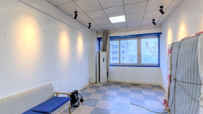 双龙大道2号附1号二手房实景图