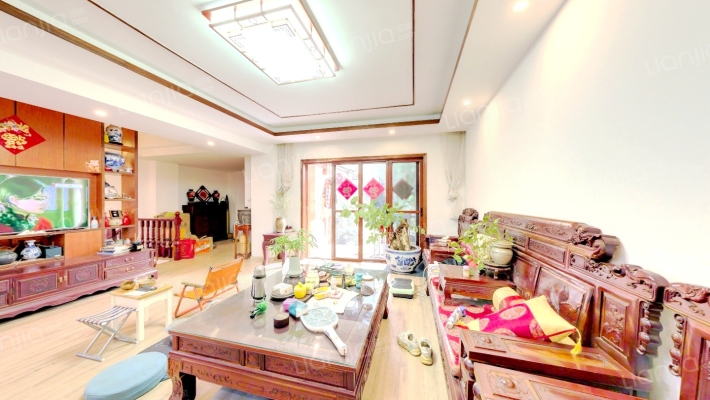 新亚洲体育城水晶堡二手房实景图