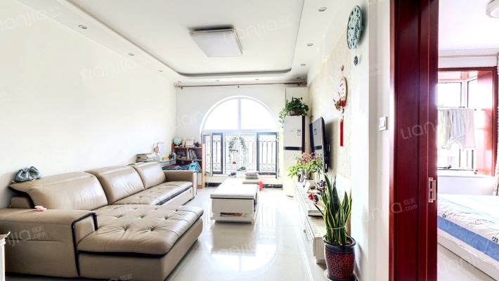 精装修，全屋全友家具，南向居室，全天采光-客厅