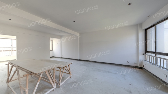 霞鸿锦园二手房实景图